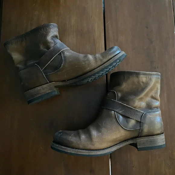 Frye- Veronica bootie rich brown leather buckle detail women’s size 9 - Picture 10 of 16